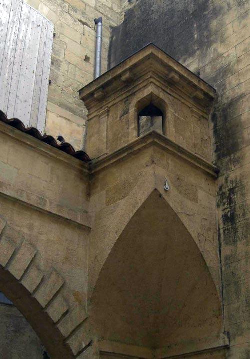 Une trompe à Uzès (Gard), rue Jacques d'Uzès.