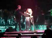 Shakira ridiculise pour l'approcher (vidéo)