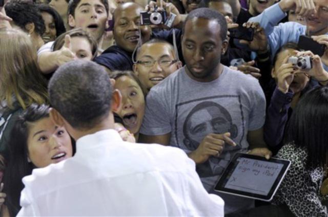 Obama autographe un iPad