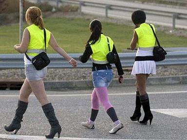 S7-Les-prostituees-espagnoles-contraintes-de-porter-le-gilet-jaune-aux-abords-des-routes-ou-elles-travaillent-62804.jpg
