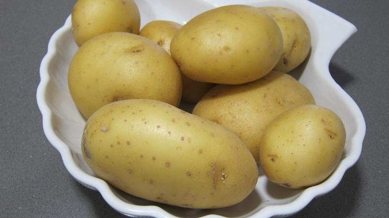 Plat d'ageau aux 2 pommes de terre et citron confit