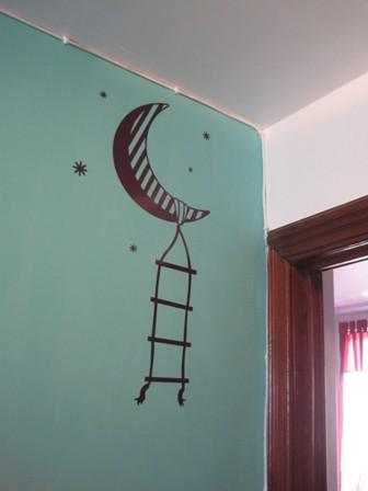 sticker collé lune.JPG