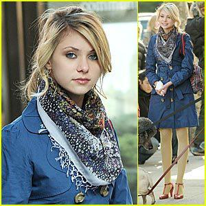 taylor-momsen-fishnets-actress