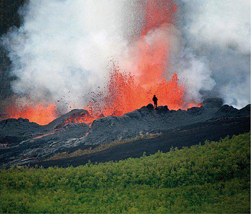 ile_La_Reunion_Volcan_Piton-_de_la_Fournaise_eruption--.jpg