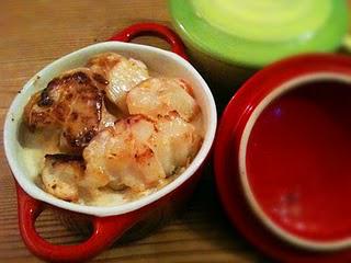 Cassolette de St Jacques sur lit de fondu poireaux carottes ...