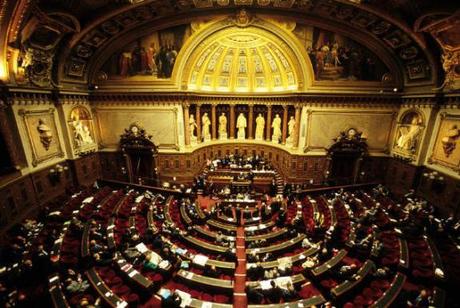 La loi sur le prix unique votée par le Sénat, TVA à 5,5% abandonnée