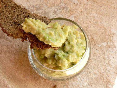 Avocat poire et biscuit chanvre - sarrasin - tahin Avocat_poire_biscuit_chanvre