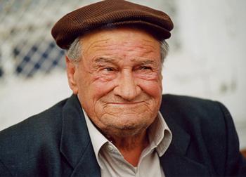 Papy Roger décharge de la ziq comme un ouf sur ternet.