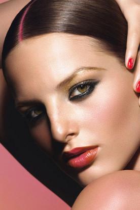 5 conseils maquillage pour un resultat parfait2 diapo main