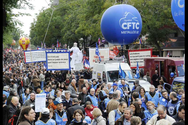 Jeudi 28 octobre, ils étaient encore nombreux à manifester dans les rues parisiennes, au lendemain du vote définitif du projet de la loi par le Parlement. Mais bien que la mobilisation s’essouffle, les syndicats affirment vouloir continuer le combat contre un texte qu'ils estiment injuste.