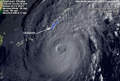Typhon Chaba (cyclone) à Okinawa