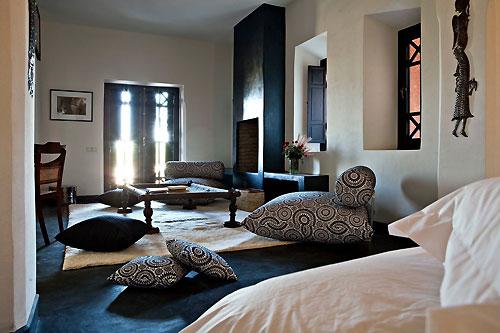 art-hotel-m-barka-maroc-cbre-noir