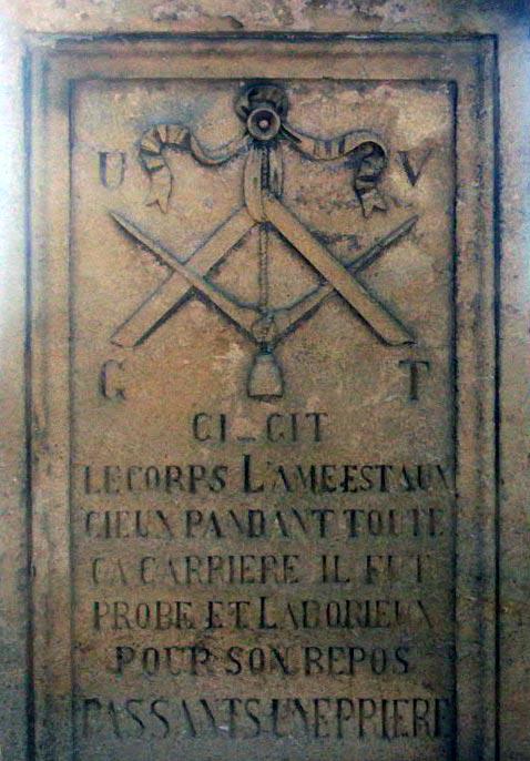 Une tombe de Compagnon charpentier à Bergerac (24)