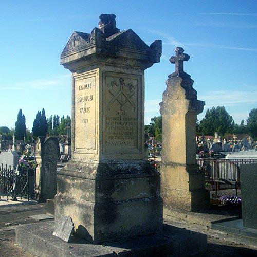 Une tombe de Compagnon charpentier à Bergerac (24)
