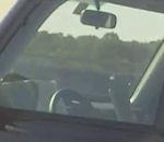 vidéo lire kindle livre volant voiture téléphone