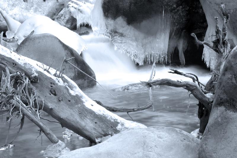 L’eau qui coule sous la neige (Minamoto no Yorimasa)