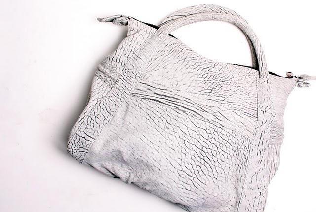 DILEMME EN NOIR ET BLANC