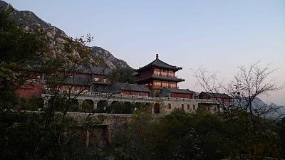 Longquan Temple (龙泉寺)