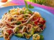 Salade asiatique croquante couleurs arc-en-ciel