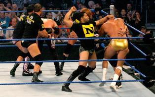 Neuxs : offensive Smackdown ! Alberto Del Rio et Edge attaqués par les Nexus.
