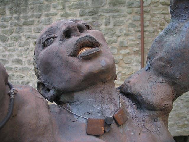 ou sourires et pleurs effleurent le plafond