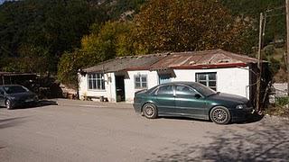 Insolite, bureau de vote dans les fin fonds de la Grèce