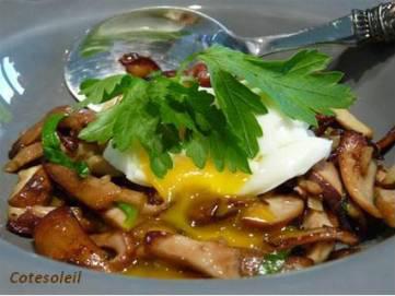POELEE DE CEPES & SON OEUF MOLLET