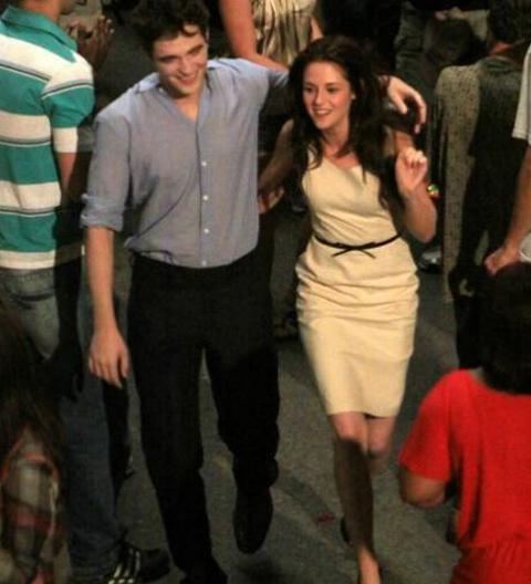 Robert Pattinson et Kristen Stewart  ... ils sortent ensemble sur le tournage de Twilight 4