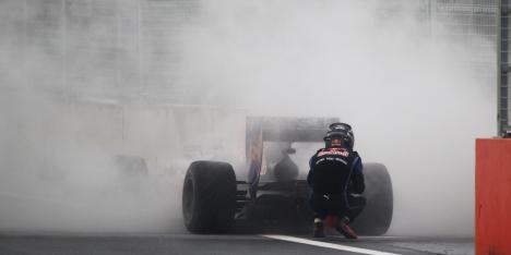 Renault s'excuse de la casse moteur de Vettel