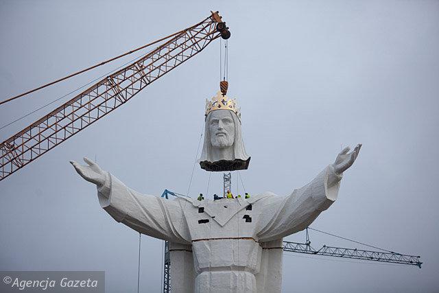 http://bi.gazeta.pl/im/6/8624/z8624136X,Montaz-glowy-pomnika-Chrystusa-w-Swiebodzinie.jpg