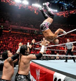 Défaite de la Hart Dynasty face aux Uso