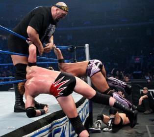Big Show fait le spectacle The World Largest Athlete nettoie le ring