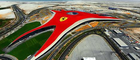 Ferrari World – Un parc d’attraction qui vous pousse à 240 km/h