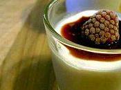 Panna cotta lait d'amandes coulis fruits rouges