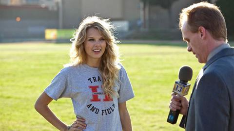 Taylor Swift ... elle aussi ''adore Justin Bieber'' et parle de ses relations