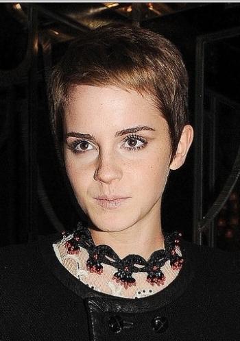 Emma Watson à son arrivée à la conférence de presse