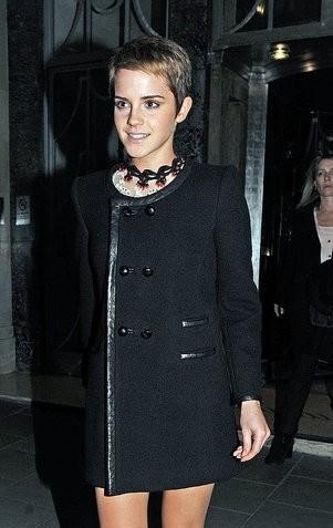 Emma Watson à son arrivée à la conférence de presse