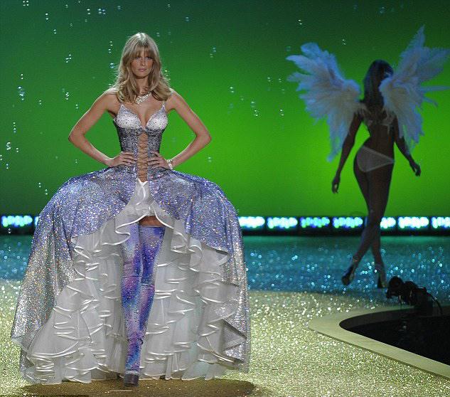 ✪ Victoria's Secret Fashion Show 2010 ✪