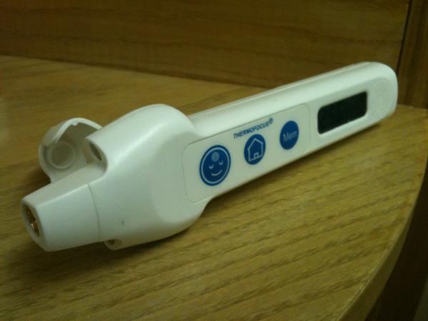 Un thermomètre laser