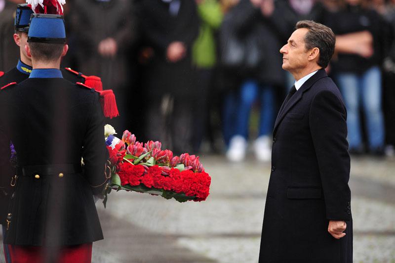 Nicolas Sarkozy s'est rendu, mardi 9 novembre, à Colombey-les-Deux-Eglises (Haute-Marne), pour commémorer la mort du général de Gaulle. Il y a quarante ans jour pour jour, disparaissait le fondateur de la Ve République.
