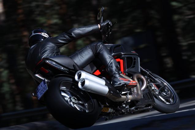 Moto: Ducati Diavel.