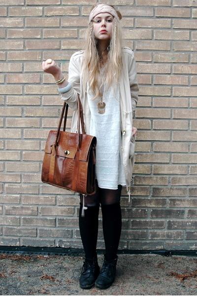 879648 beige-h-m-jacket-white-thrifted-sweater-brown-wera-b