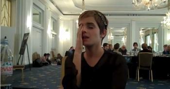 [VIDEO] Emma Watson vend son film auprès des journalistes