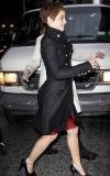 Emma Watson en trench Burberry Officier pour Letterman Emma Watson en trench Burberry Officier pour Letterman