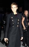 Emma Watson en trench Burberry Officier pour Letterman Emma Watson en trench Burberry Officier pour Letterman