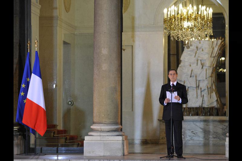 Le nouveau gouvernement de François Fillon, reconduit à son poste, a été annoncé dans la soirée du dimanche 14 novembre par le secrétaire général de l’Élysée, Claude Guéant. Il se compose de vingt-deux ministres et de huit secrétaires d’État.