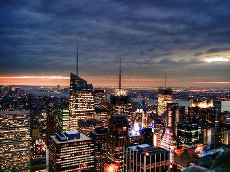 Depuis le sommet du Rockefeller Center, la vue sur Manhattan, à New York, est spectaculaire (Etats-Unis).