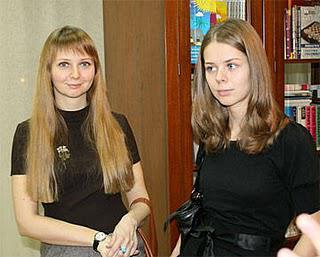 les deux championnes d'échecs Nadheza et Tatiana Kosintseva.