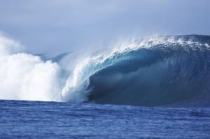 Vidéo extrême: Surfeur sur une énorme vague