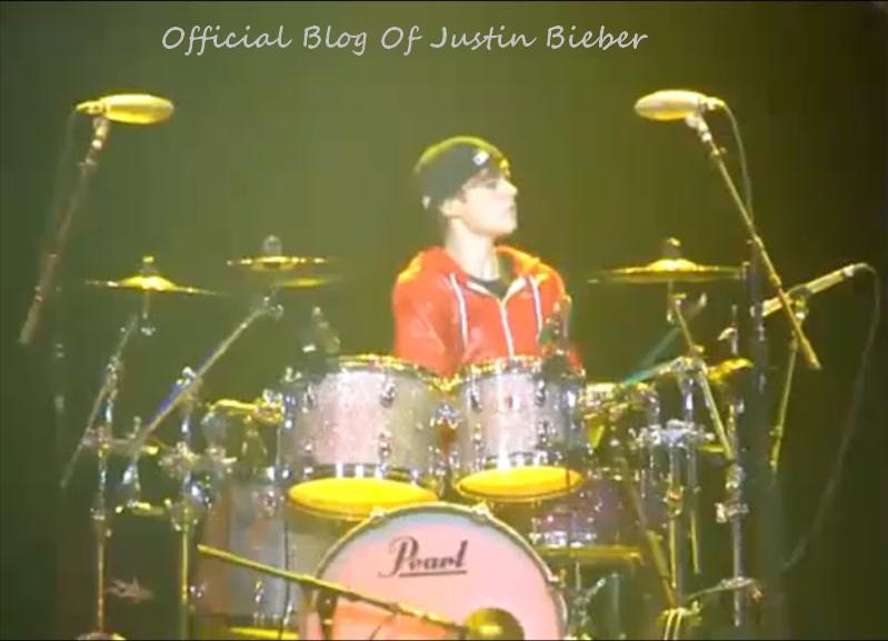 Justin Bieber : Il s'éclate sur scène à San José ! (Vidéo)